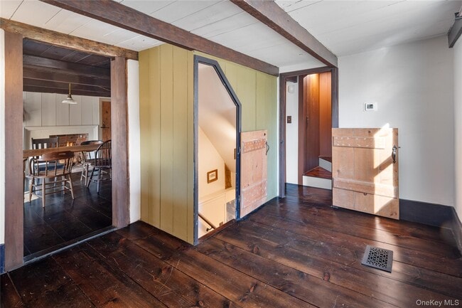 Building Photo - 689 S Mountain Rd