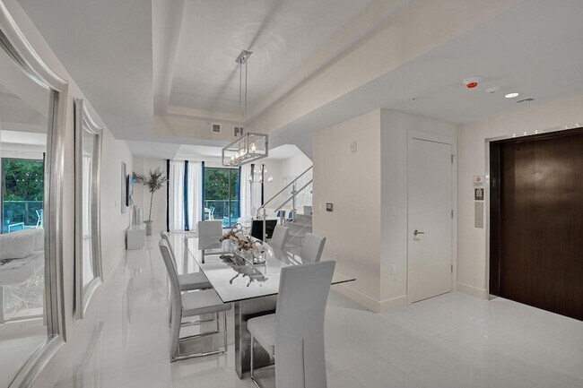 Building Photo - 3040 N Ocean Blvd
