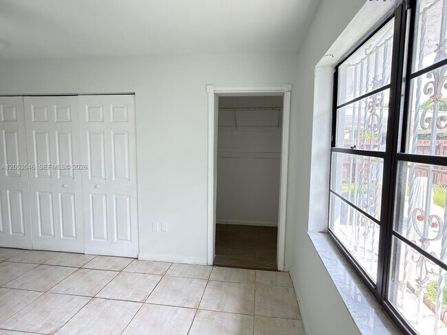 Building Photo - 6822 SW 130th Ave