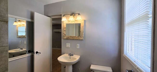 Building Photo - Mahncke Park! 1-Bedroom in 4-Plex near Ft ...