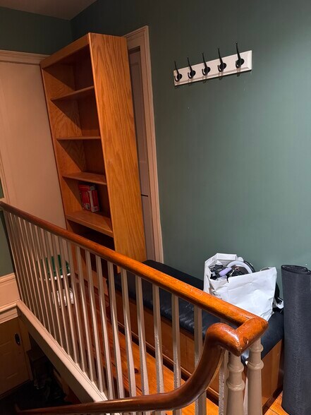 Entryway - 166 4th St