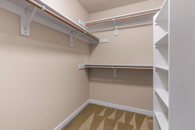 Building Photo - 929 SE Marion St