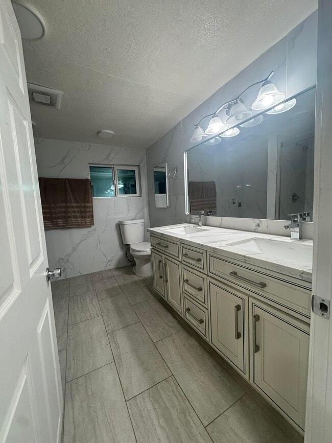 Building Photo - 5116 Sandmound Blvd