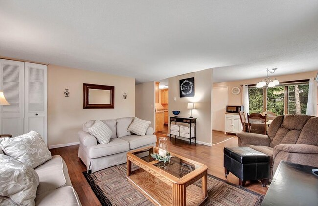 Building Photo - 25 Christian Hill Rd