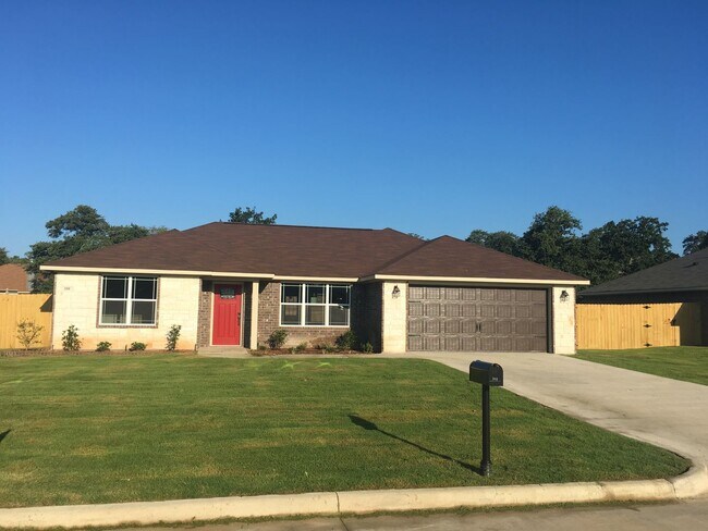 Building Photo - MOVE IN READY- Single Family Home- 3bedroo...