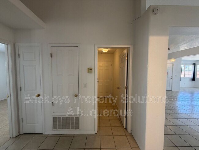 Building Photo - 1405 Secret Valley Dr SW