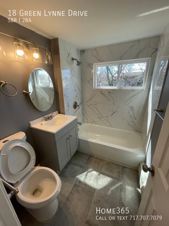 Building Photo - 18 Green Lynne Drive - Beautiful 5 Bedroom...