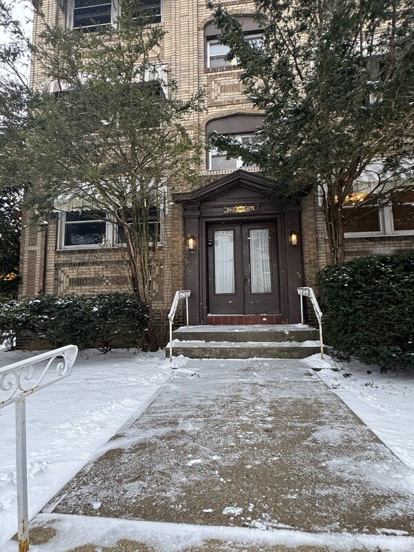 Building Photo - 2903 Voelkel Ave