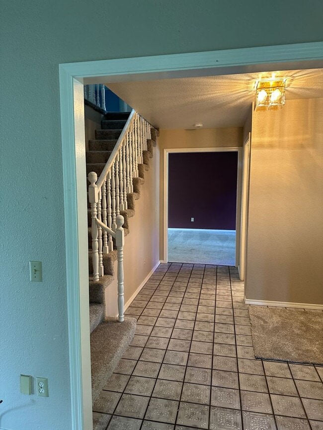 Building Photo - Kempton Hills 3 Bedroom/2.75 Bath Home with Sauna!