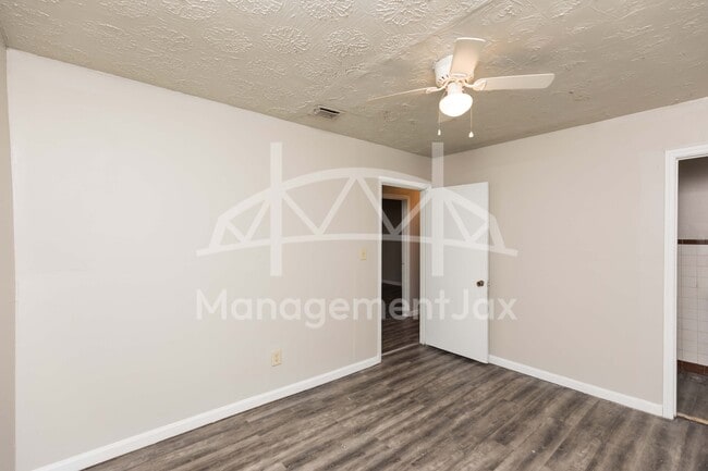 Building Photo - 2055 Talladega Rd