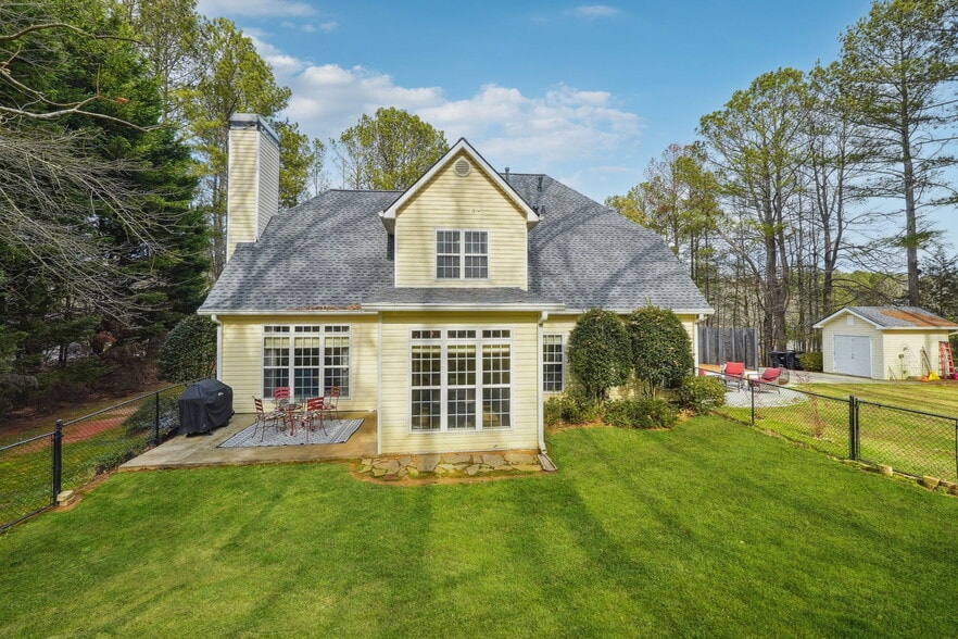 Building Photo - 135 Farr Lake Dr