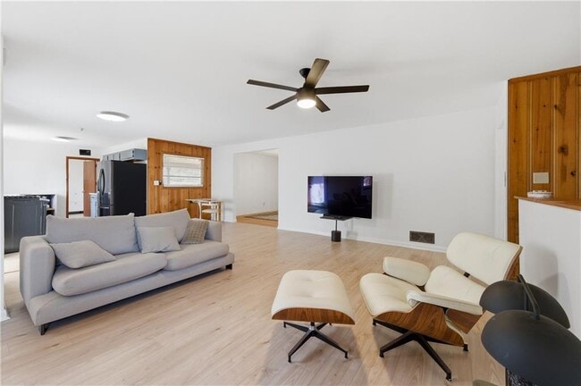 Building Photo - 3457 Springside Dr