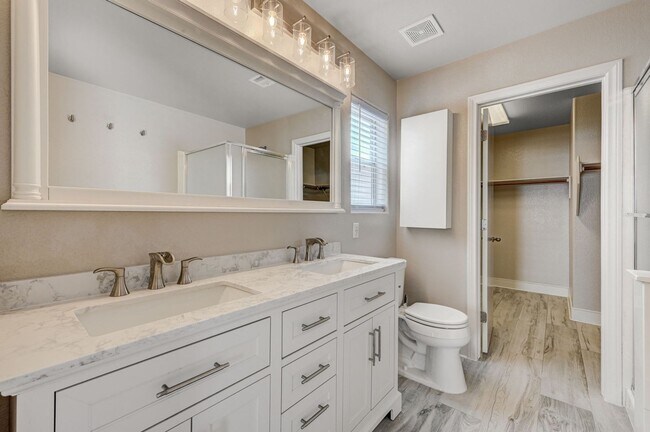 Building Photo - Stunning Southern Highlands Two Story