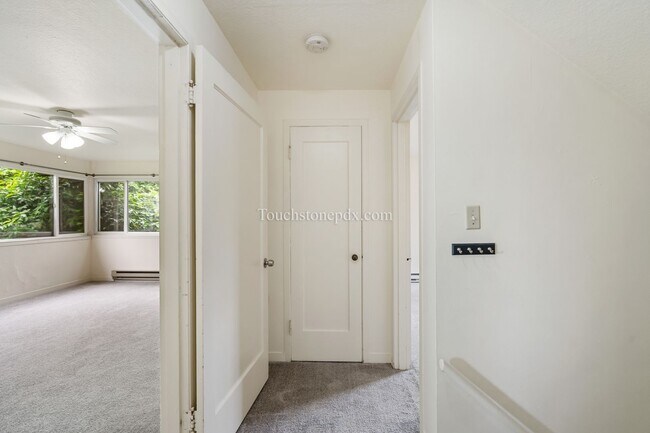 Building Photo - Welcoming 1 BD | 1 BA Conveniently Located...
