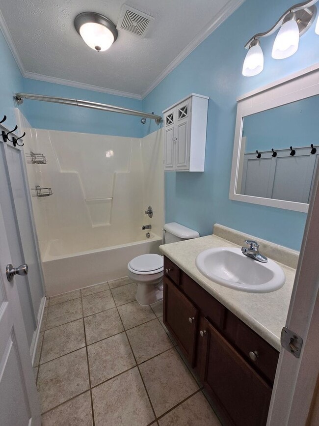 Building Photo - NEW LISTING!!!!!