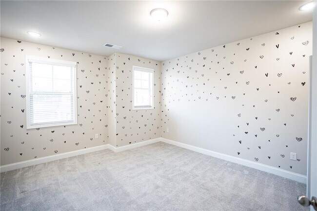 Building Photo - 2215 Manor Pointe Dr