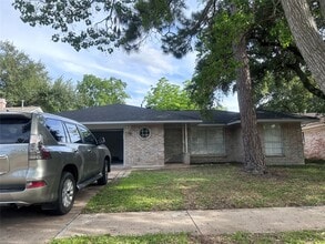 Building Photo - 13611 Fernhill Dr