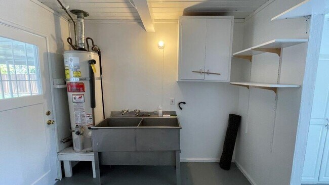 Building Photo - Pleasant HIll, Beautiful 3 bedroom 1 bath home w/ 1 car garage Immaculately maintained!