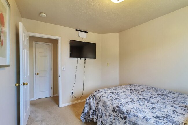 Building Photo - 5789 S 3500 W