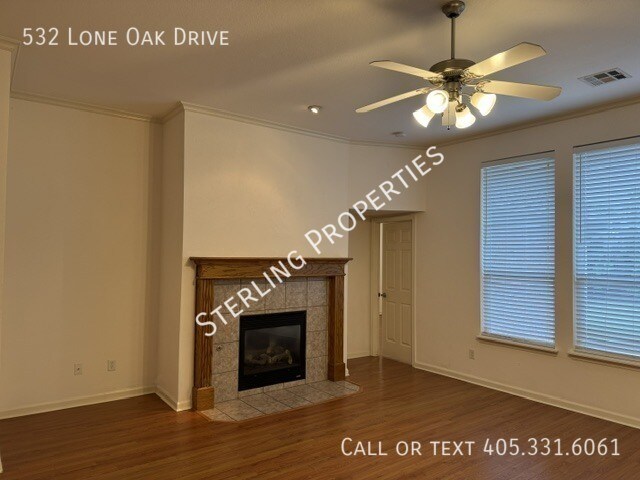 Building Photo - 532 Lone Oak Dr