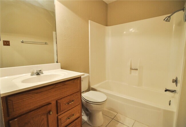 Building Photo - 904 University Oaks Blvd