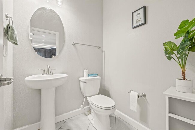 Building Photo - 3212 Calvano Dr