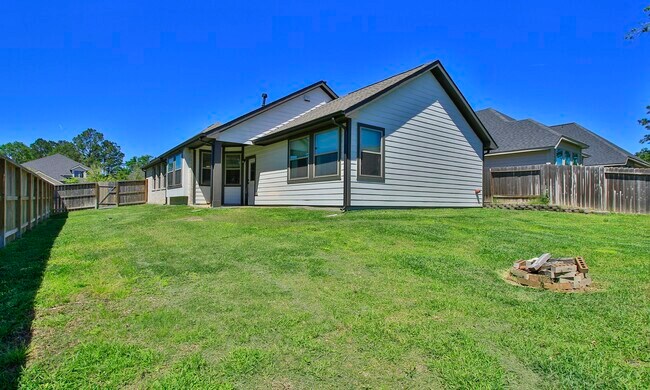 Building Photo - 320 Rise Ln