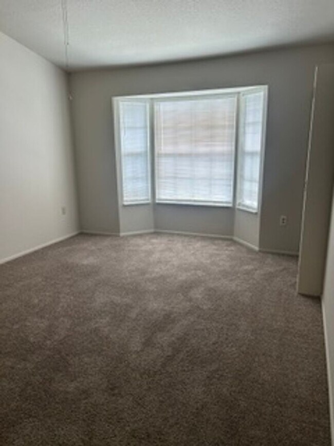 Building Photo - 10559 Chalmer St
