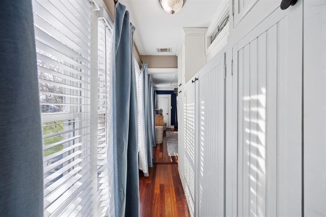 Building Photo - 704 Williams St