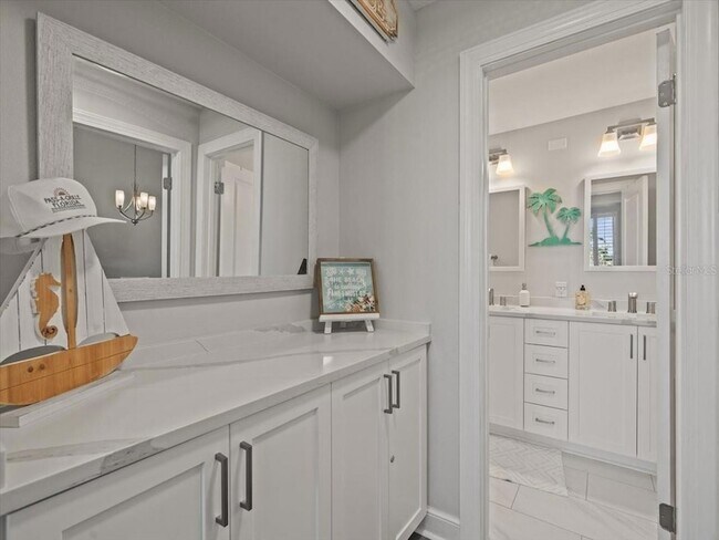 Building Photo - 5900 Bahia Del Mar Cir N