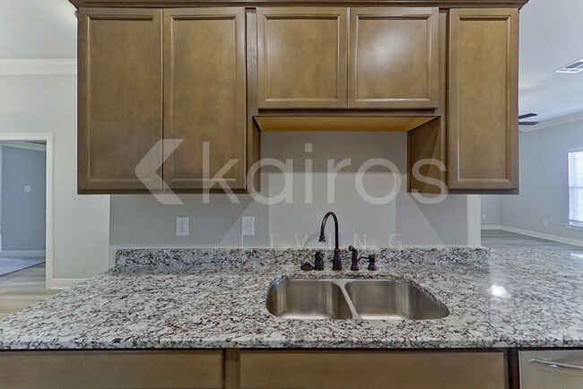 Building Photo - 3207 Rosehill Dr