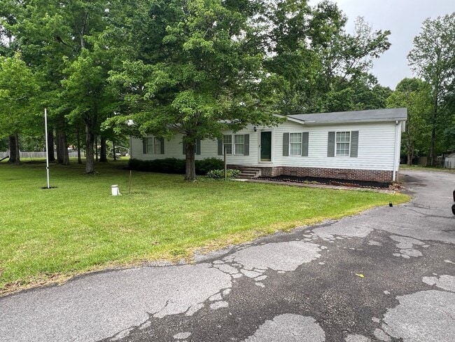 Building Photo - Cedar Lane