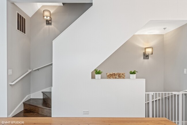 Building Photo - 18 S Aberdeen St