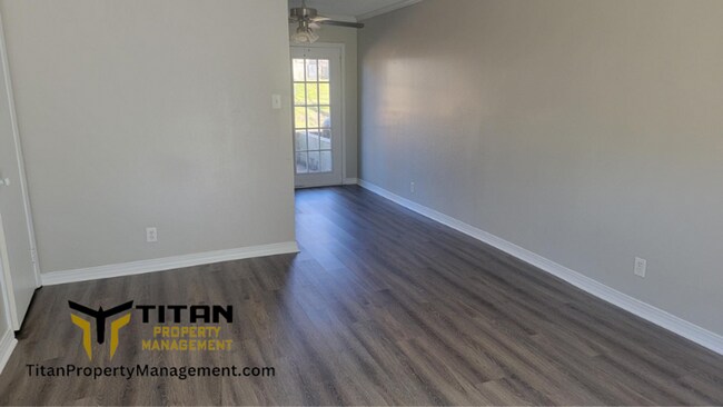 Building Photo - 2bed/1bath Townhouse
