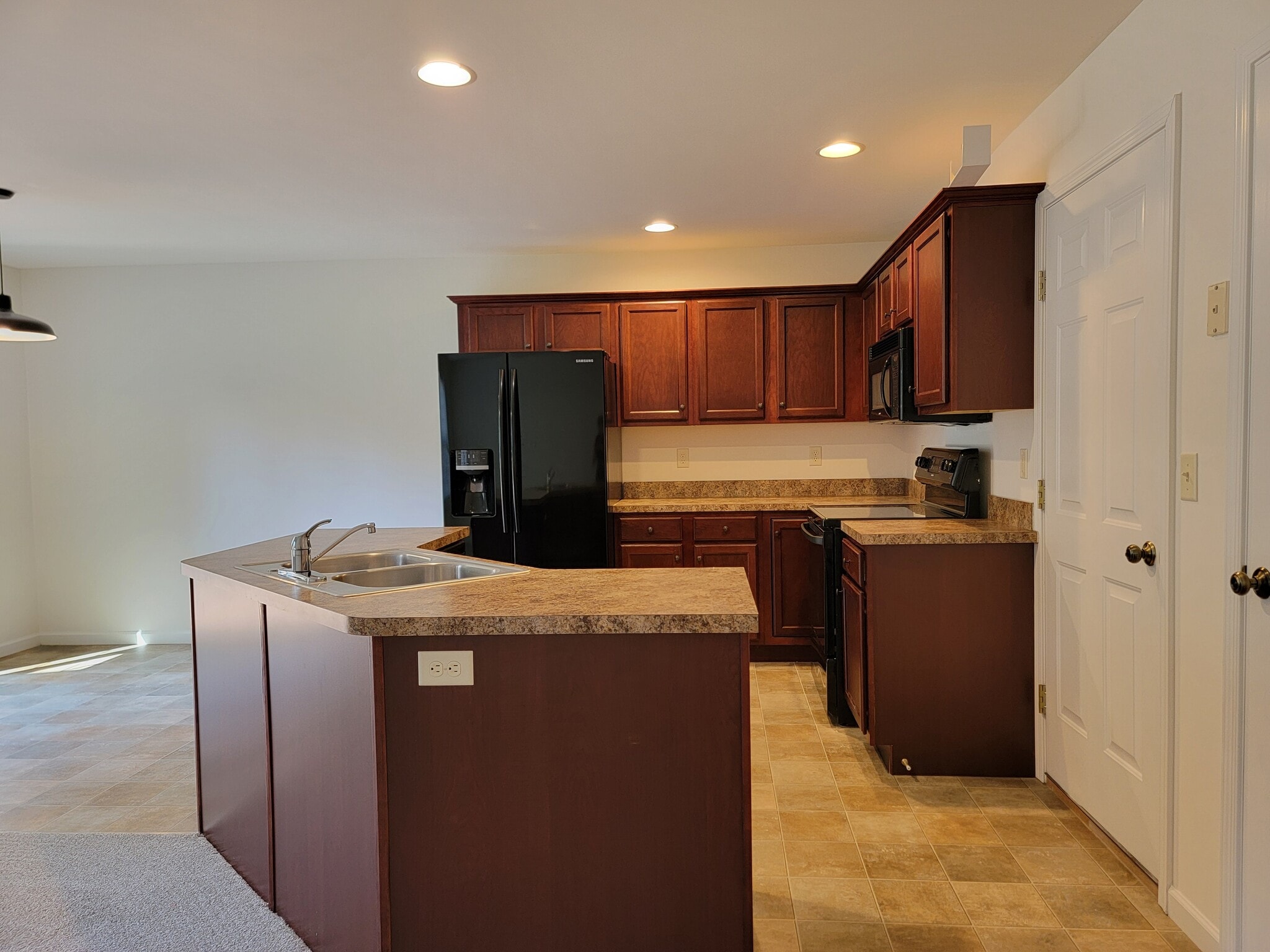 Building Photo - 402 Mount Olive Ln