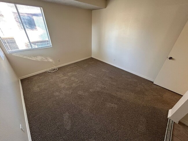 Building Photo - BRIGHT 2-BEDROOM CONDO NEAR LAS VEGAS LIVING