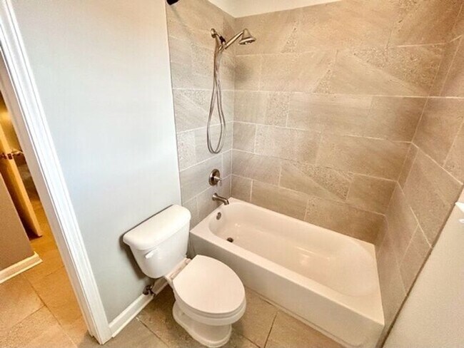 Building Photo - Now Leasing! 4 -bedroom 2.5 bath home in S...