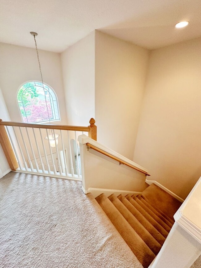 Building Photo - Gorgeous 4-Bedroom, 2.5-Bathroom House in Beaverton with Fenced Backyard, Cozy Gas Fireplace - $1...