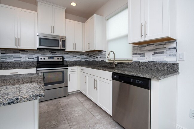 Building Photo - Two story Townhouse 2-bedroom, 2.5 bath in Eagle Creek of Lake Nona