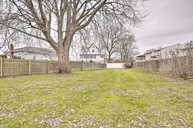 Building Photo - 1017 California Pl S