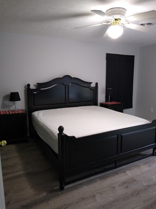 Building Photo - 101 Pinewood Dr