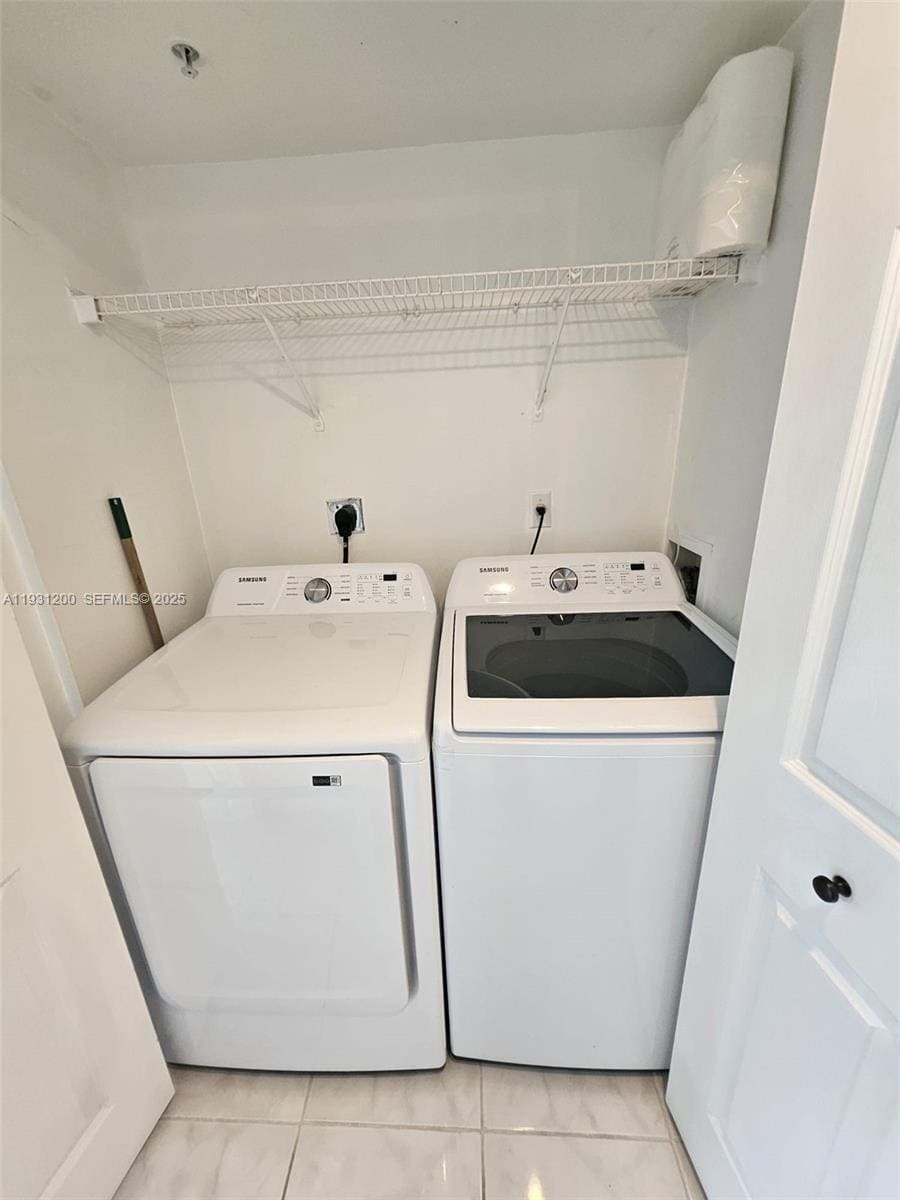 Building Photo - 1155 Brickell Bay Dr