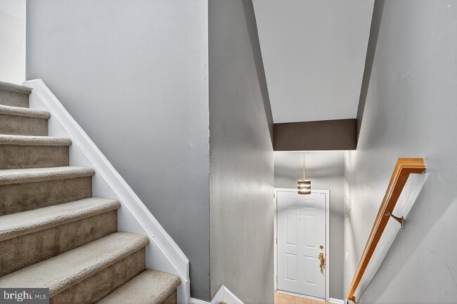 Building Photo - 1062 Lamberton St