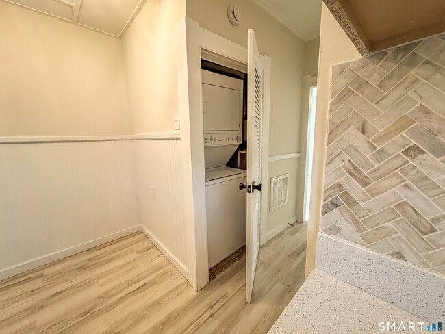 Building Photo - 72 Stewart St