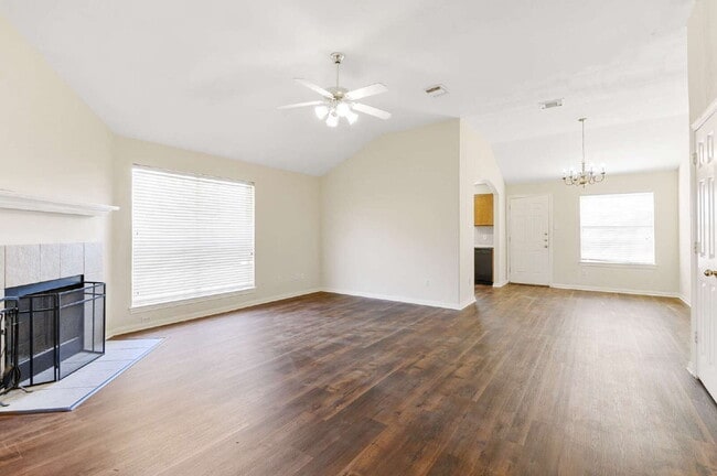 Building Photo - 203 Paradise Ln