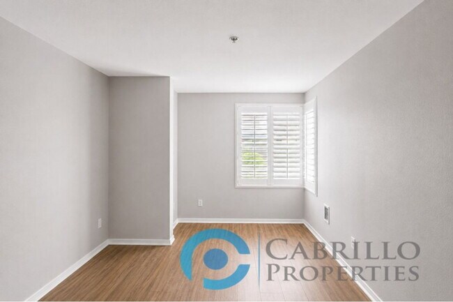 Building Photo - 1435 India St