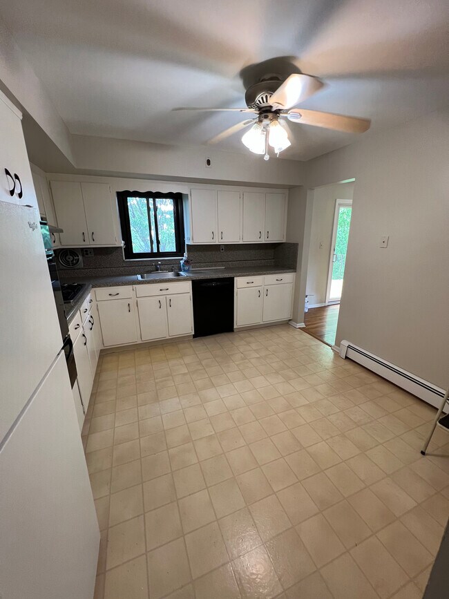 Building Photo - 429 10th St