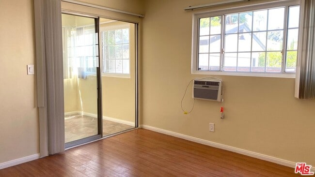 Building Photo - 443 S Wilton Pl