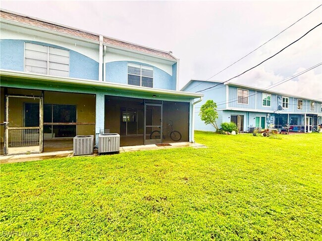 Building Photo - 4520 SW 8th Pl