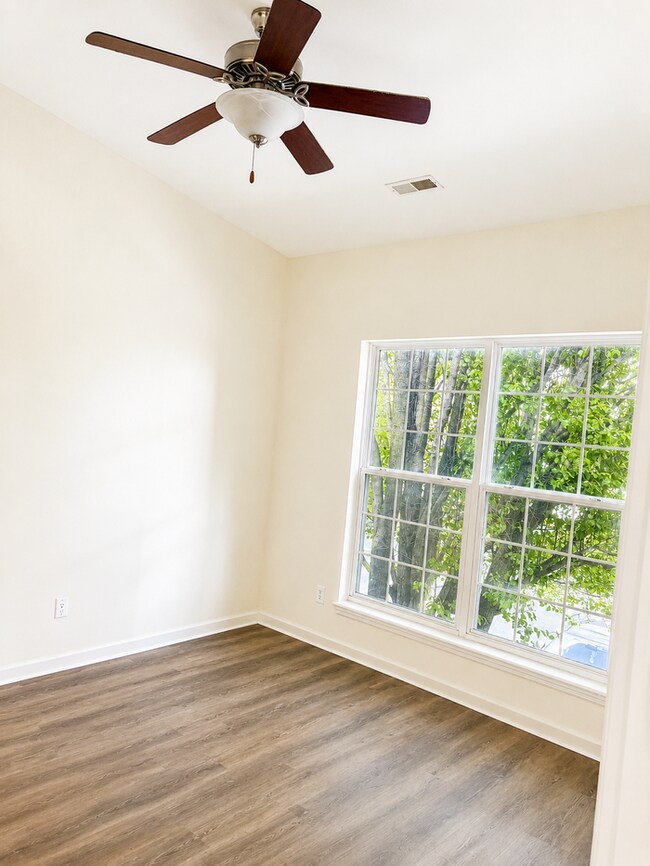 Building Photo - 6431 Brookfield Ct Dr